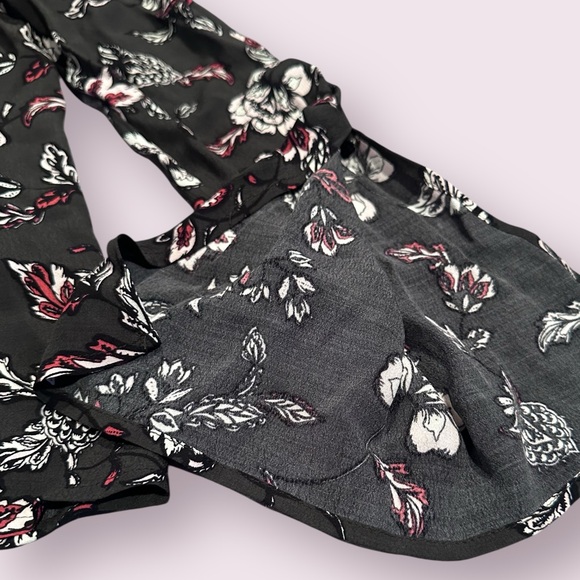 Women's cupcakes & cashmere Dark Gray Floral Blouse Tie And Sleeve Detail Medium - Picture 5 of 15